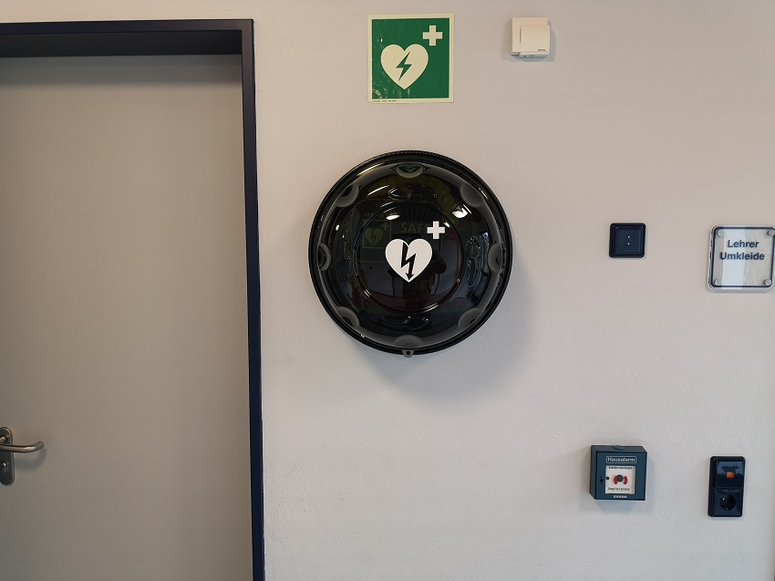 Defibrillator